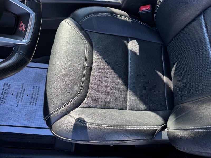 Ford Explorer Vehicle Full-screen Gallery Image 23