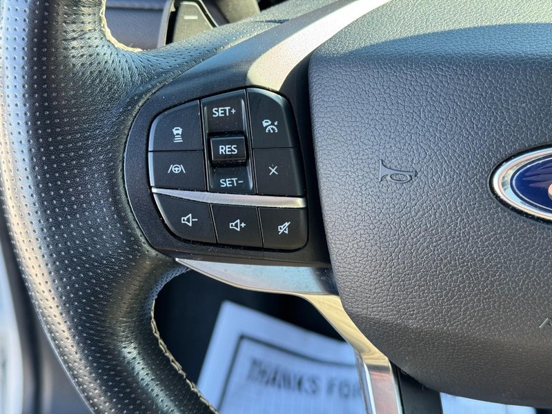 Ford Explorer Vehicle Full-screen Gallery Image 26