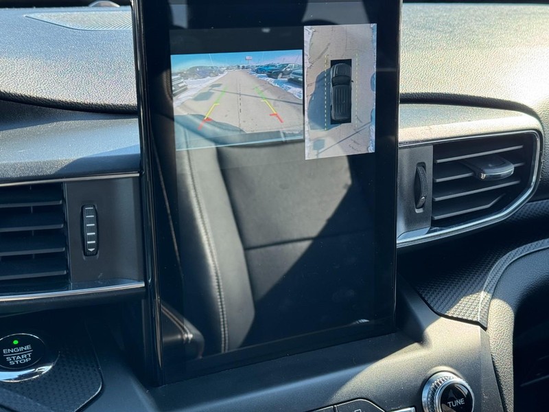 Ford Explorer Vehicle Full-screen Gallery Image 29