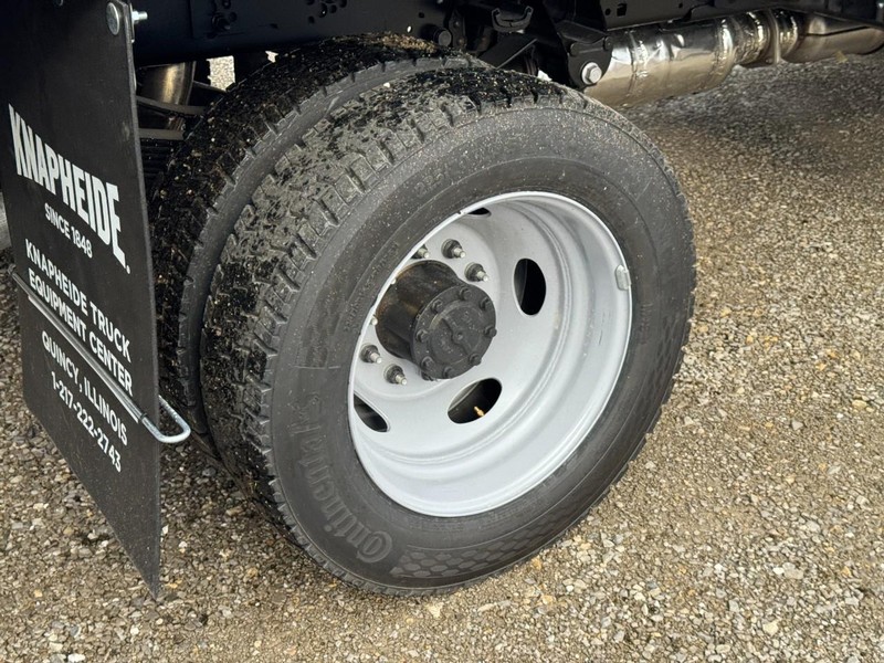 Ford Super Duty F-450 DRW Vehicle Image 04