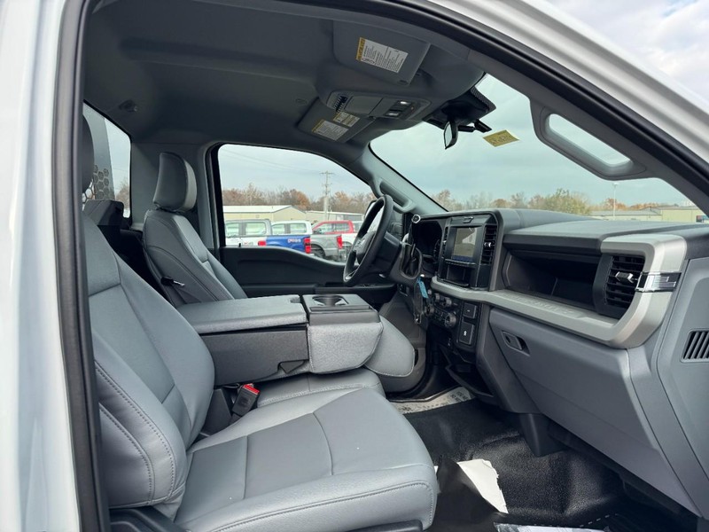 Ford Super Duty F-450 DRW Vehicle Image 05