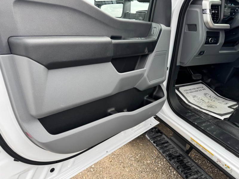 Ford Super Duty F-450 DRW Vehicle Image 08