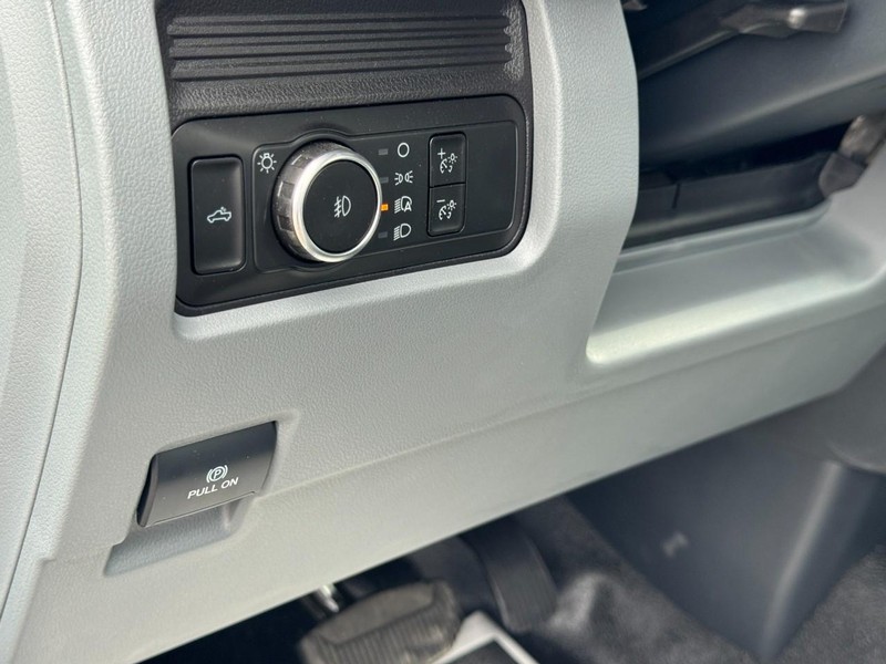 Ford Super Duty F-450 DRW Vehicle Image 09