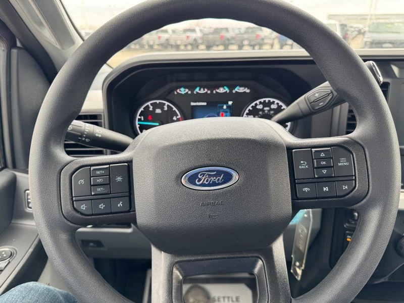 Ford Super Duty F-450 DRW Vehicle Image 10