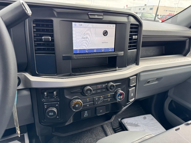 Ford Super Duty F-450 DRW Vehicle Image 11