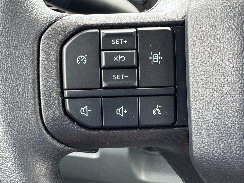 Ford Super Duty F-450 DRW Vehicle Image 12