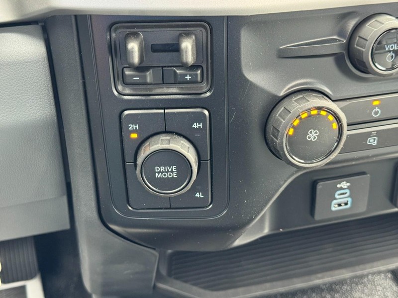 Ford Super Duty F-450 DRW Vehicle Image 14