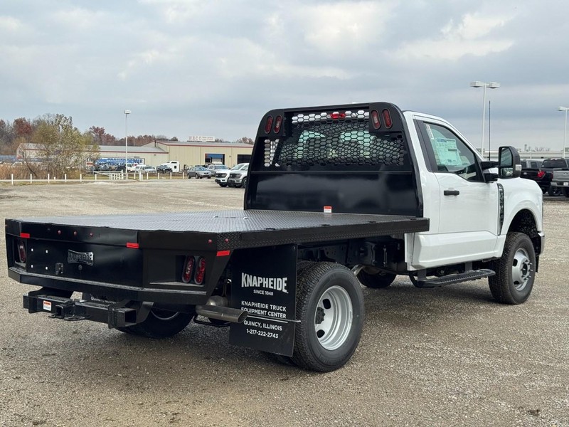 Ford Super Duty F-350 DRW Vehicle Image 03