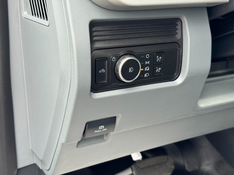 Ford Super Duty F-350 DRW Vehicle Image 09