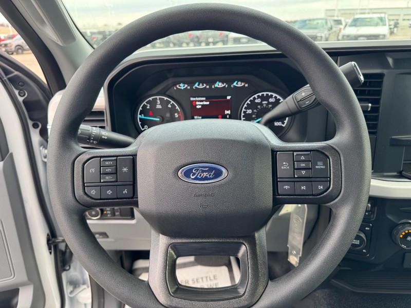 Ford Super Duty F-350 DRW Vehicle Image 10