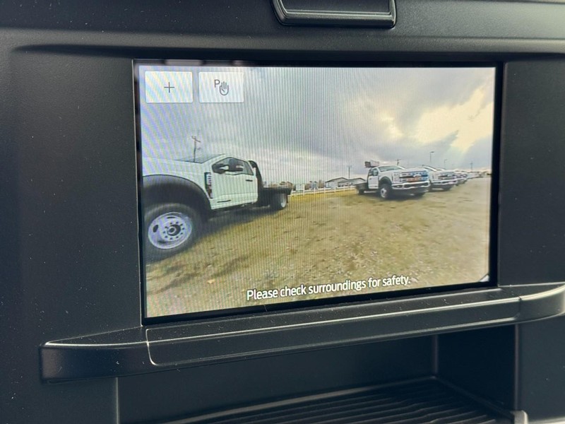 Ford Super Duty F-350 DRW Vehicle Image 16