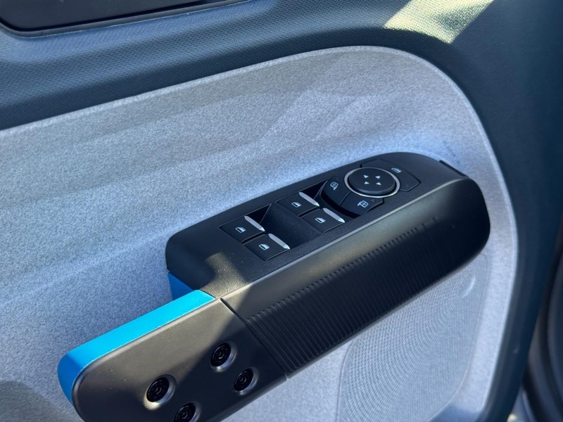 Ford Maverick Vehicle Image 10