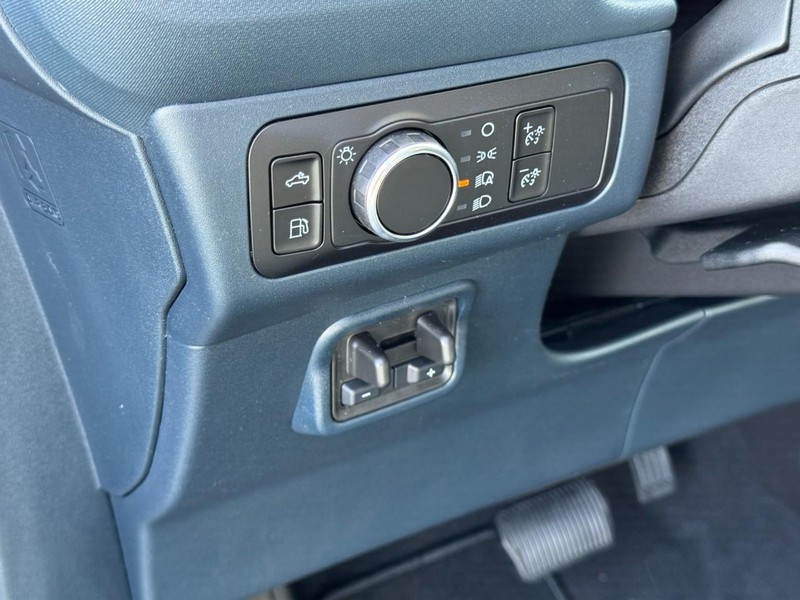 Ford Maverick Vehicle Image 11