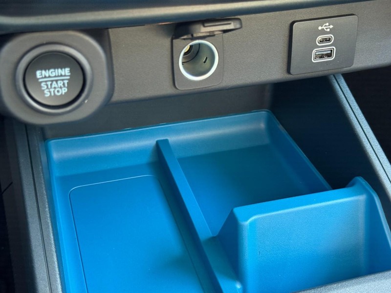 Ford Maverick Vehicle Image 14