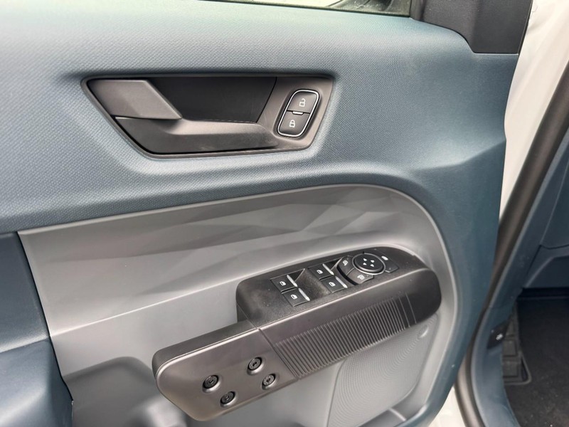 Ford Maverick Vehicle Image 10