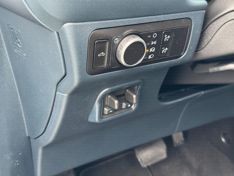 Ford Maverick Vehicle Image 11