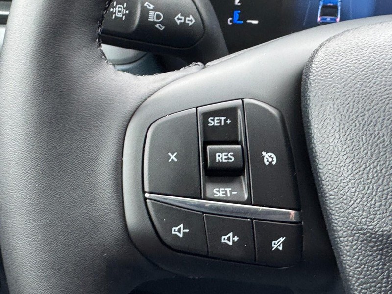 Ford Maverick Vehicle Image 12