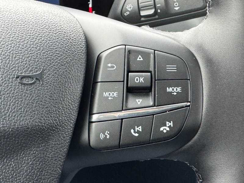 Ford Maverick Vehicle Image 13