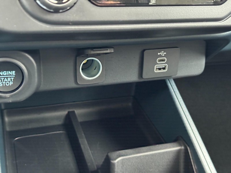 Ford Maverick Vehicle Image 14