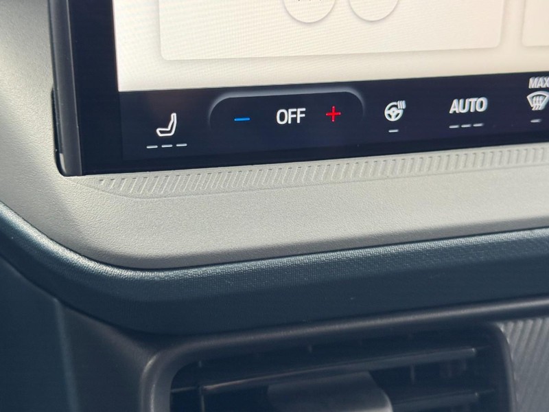 Ford Maverick Vehicle Image 15