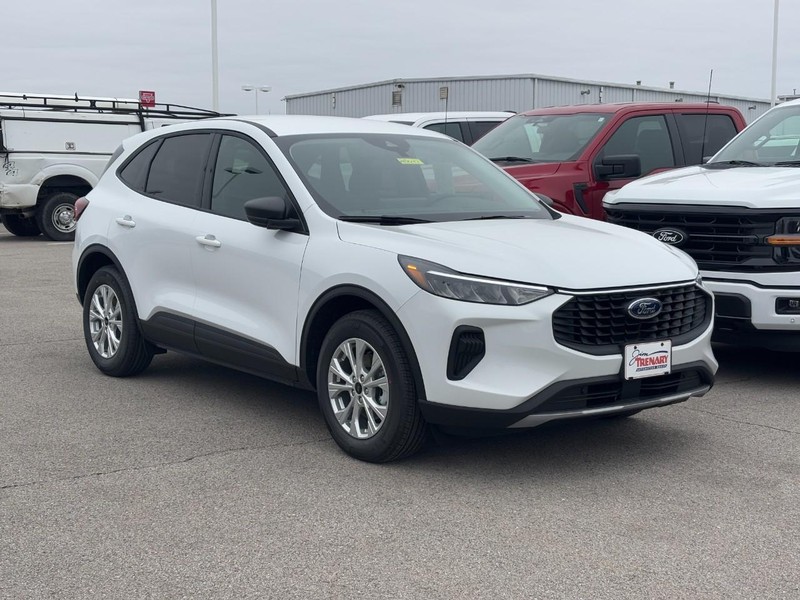 Ford Escape Vehicle Full-screen Gallery Image 2