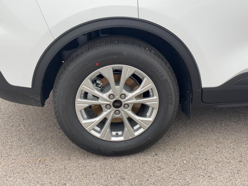 Ford Escape Vehicle Full-screen Gallery Image 4