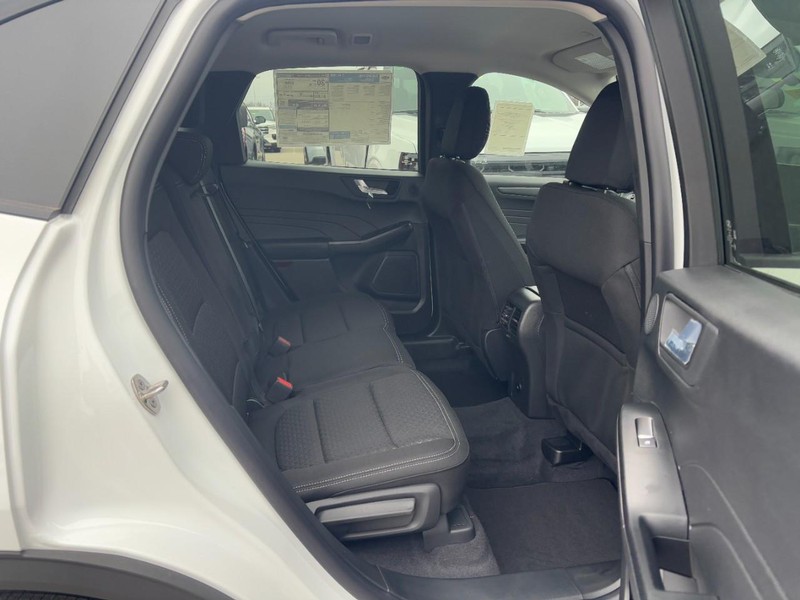 Ford Escape Vehicle Full-screen Gallery Image 5