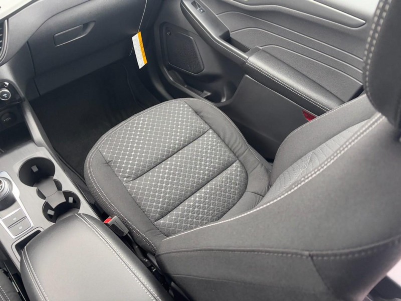 Ford Escape Vehicle Full-screen Gallery Image 9