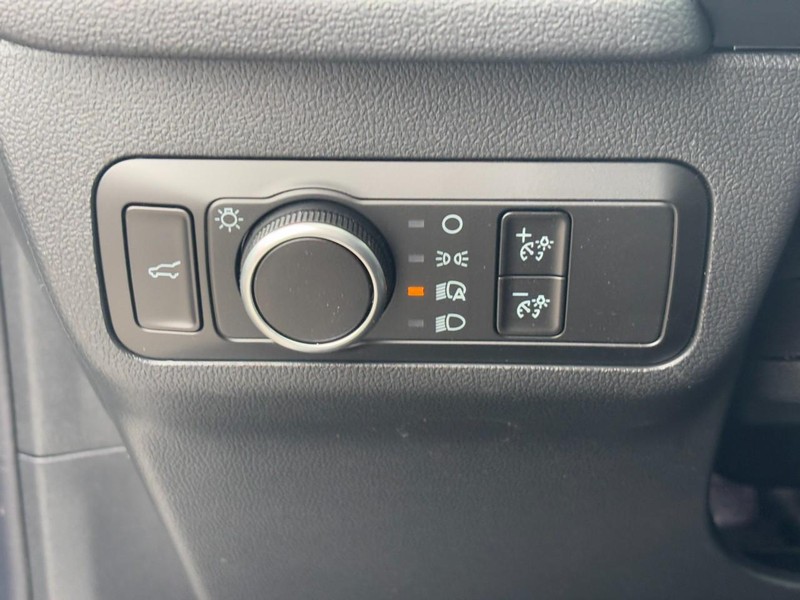 Ford Escape Vehicle Full-screen Gallery Image 10