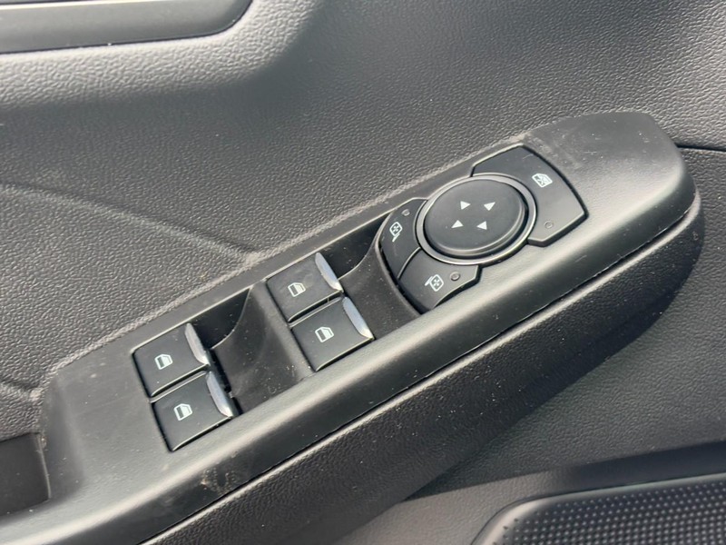 Ford Escape Vehicle Full-screen Gallery Image 17