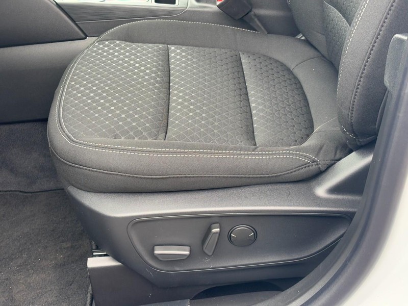 Ford Escape Vehicle Full-screen Gallery Image 18