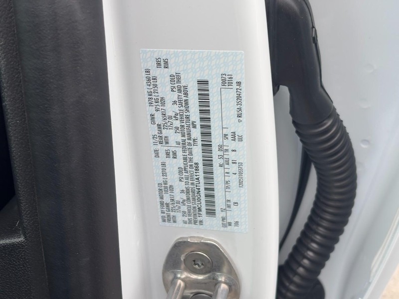 Ford Escape Vehicle Full-screen Gallery Image 19