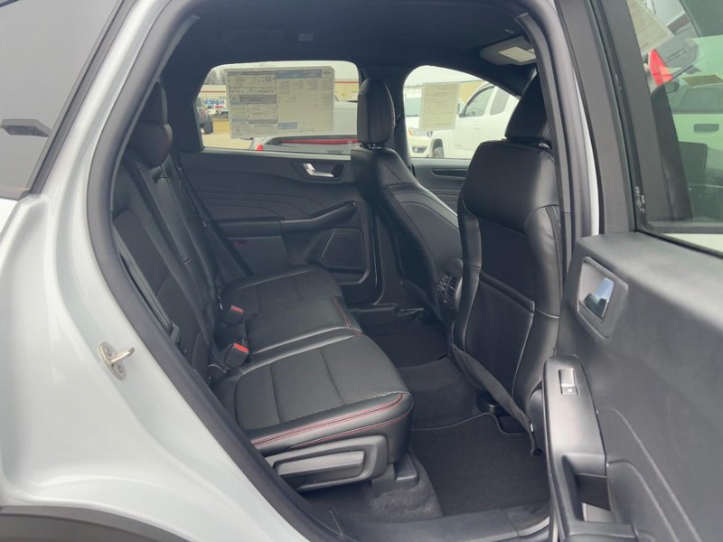 Ford Escape Vehicle Full-screen Gallery Image 5