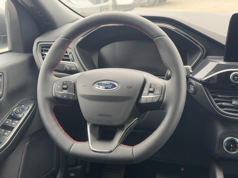 Ford Escape Vehicle Full-screen Gallery Image 7