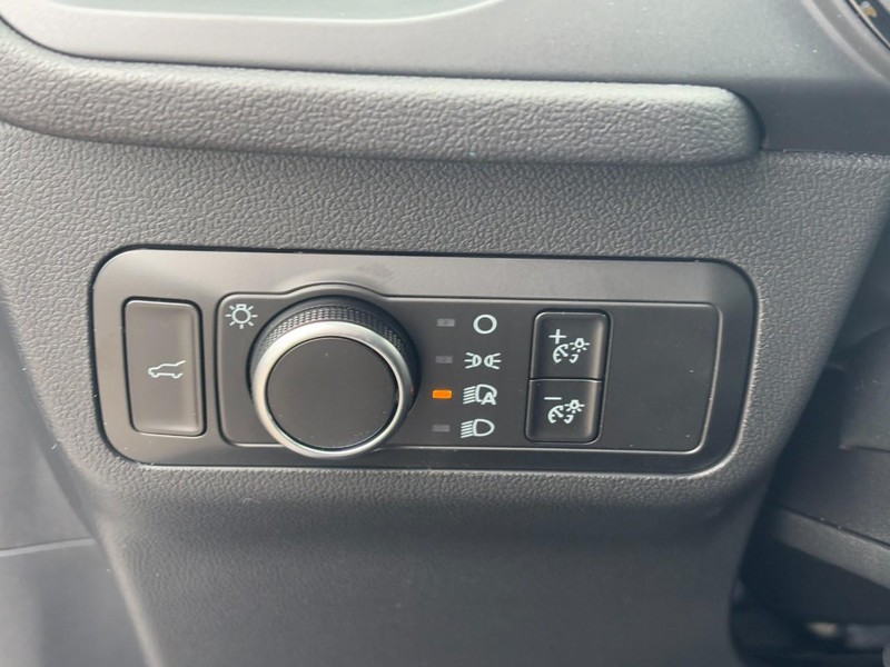 Ford Escape Vehicle Full-screen Gallery Image 10