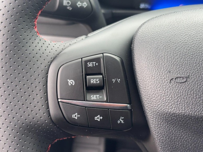 Ford Escape Vehicle Full-screen Gallery Image 11