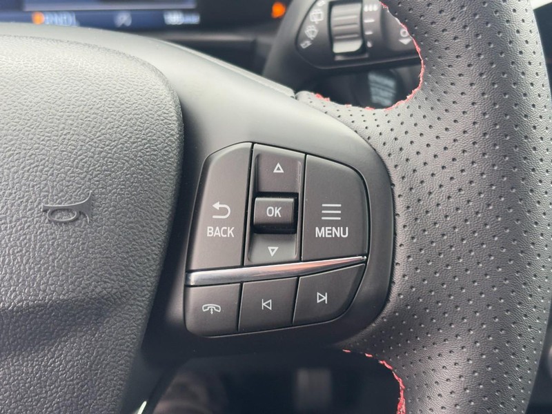 Ford Escape Vehicle Full-screen Gallery Image 12