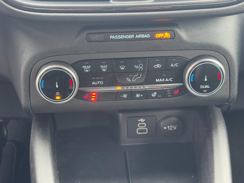 Ford Escape Vehicle Full-screen Gallery Image 16