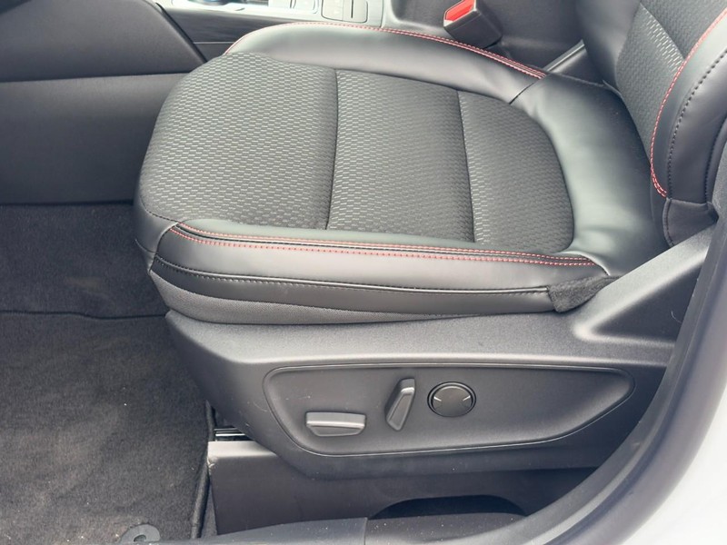 Ford Escape Vehicle Full-screen Gallery Image 18