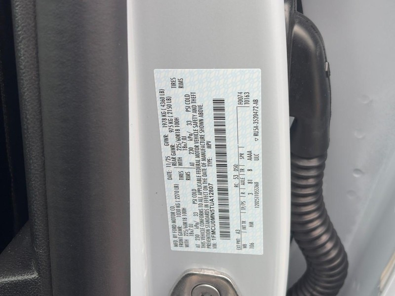 Ford Escape Vehicle Full-screen Gallery Image 19