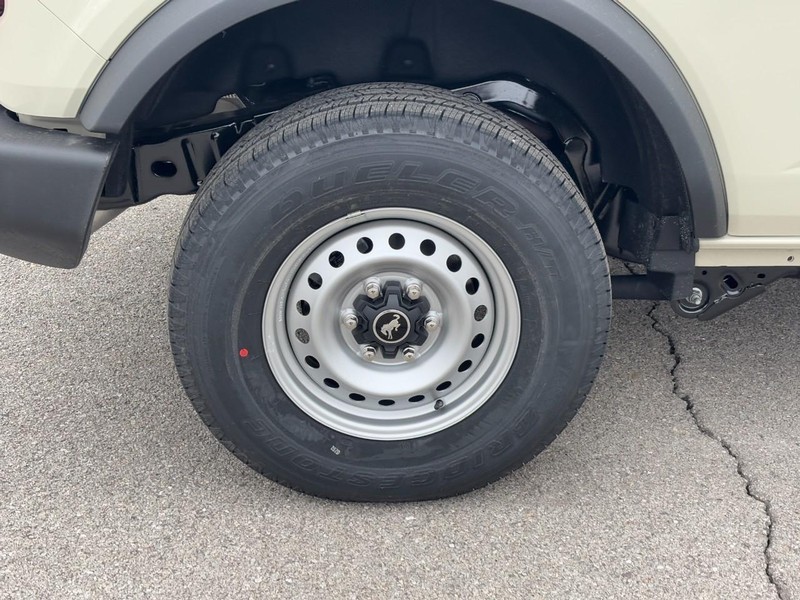 Ford Bronco Vehicle Full-screen Gallery Image 4