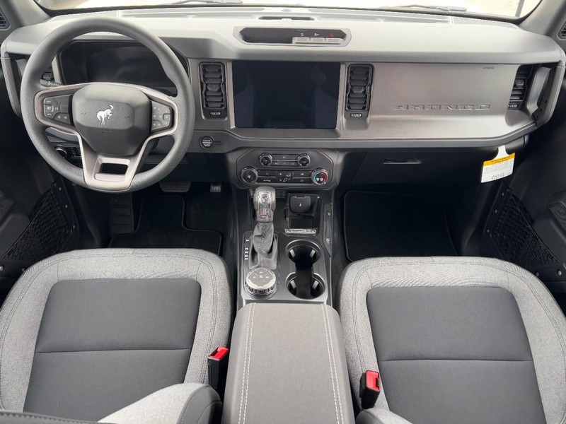 Ford Bronco Vehicle Full-screen Gallery Image 6