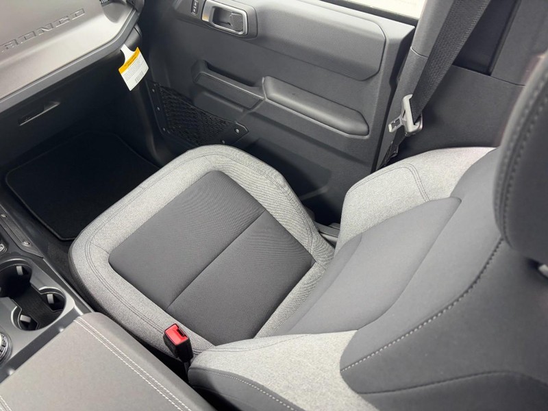 Ford Bronco Vehicle Full-screen Gallery Image 9