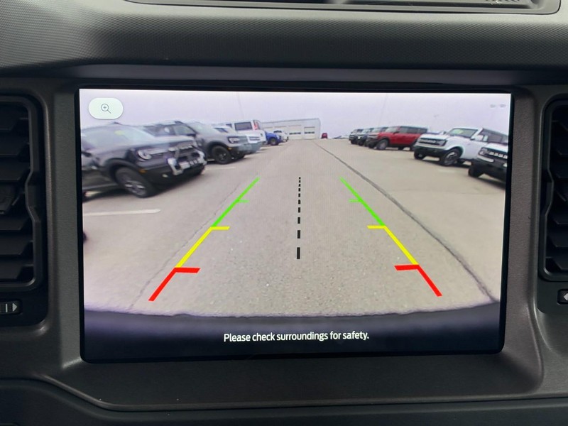 Ford Bronco Vehicle Full-screen Gallery Image 15