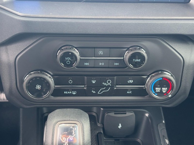 Ford Bronco Vehicle Full-screen Gallery Image 16