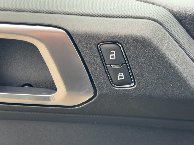 Ford Bronco Vehicle Full-screen Gallery Image 17