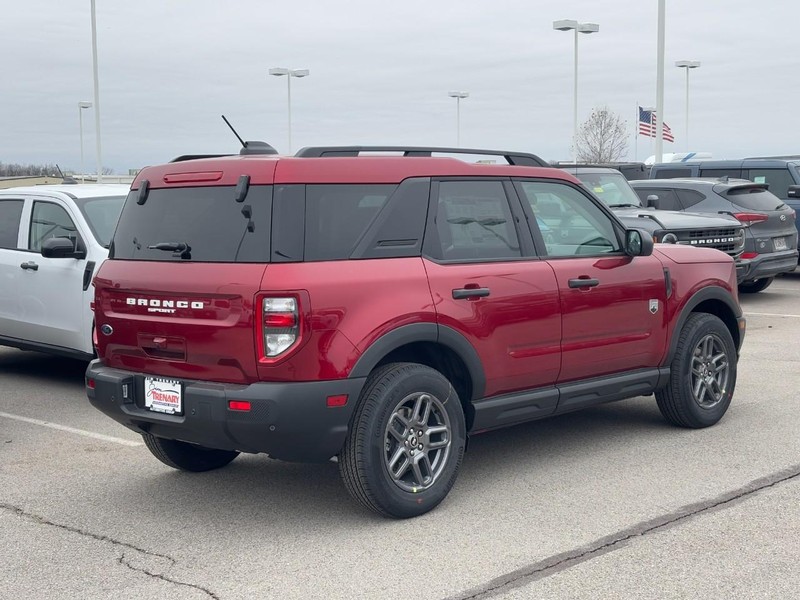 Ford Bronco Sport Vehicle Full-screen Gallery Image 3