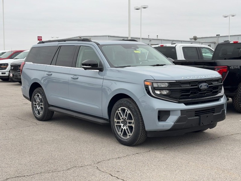 Ford Expedition Max Vehicle Full-screen Gallery Image 2