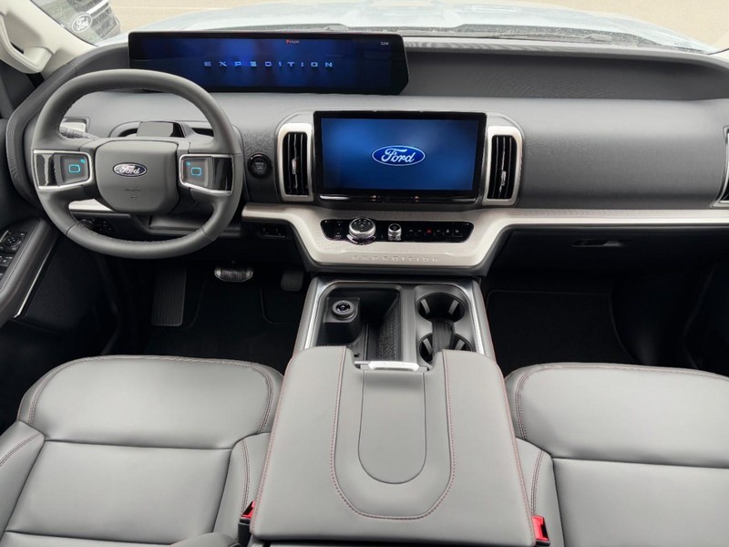 Ford Expedition Max Vehicle Full-screen Gallery Image 7