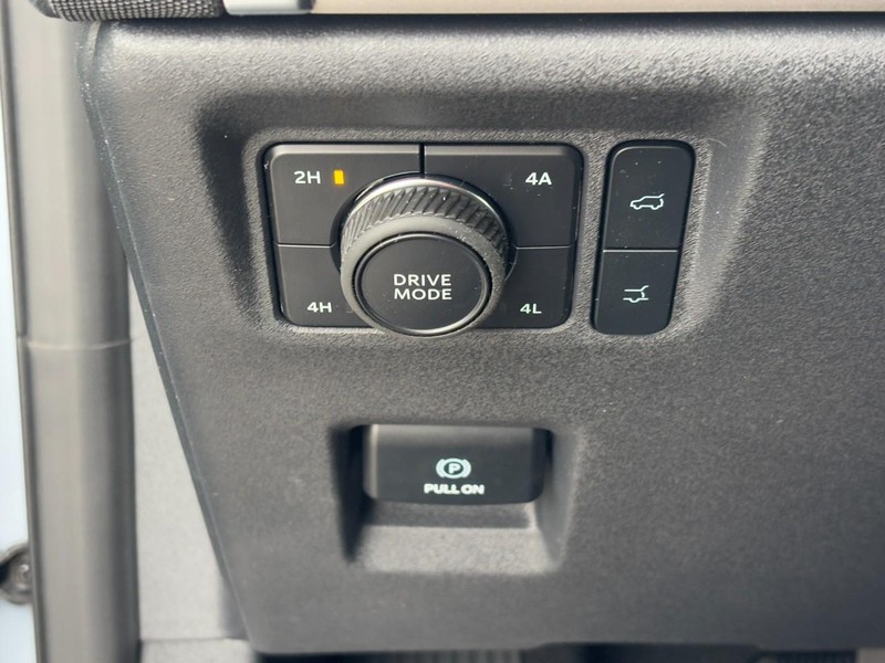 Ford Expedition Max Vehicle Full-screen Gallery Image 11